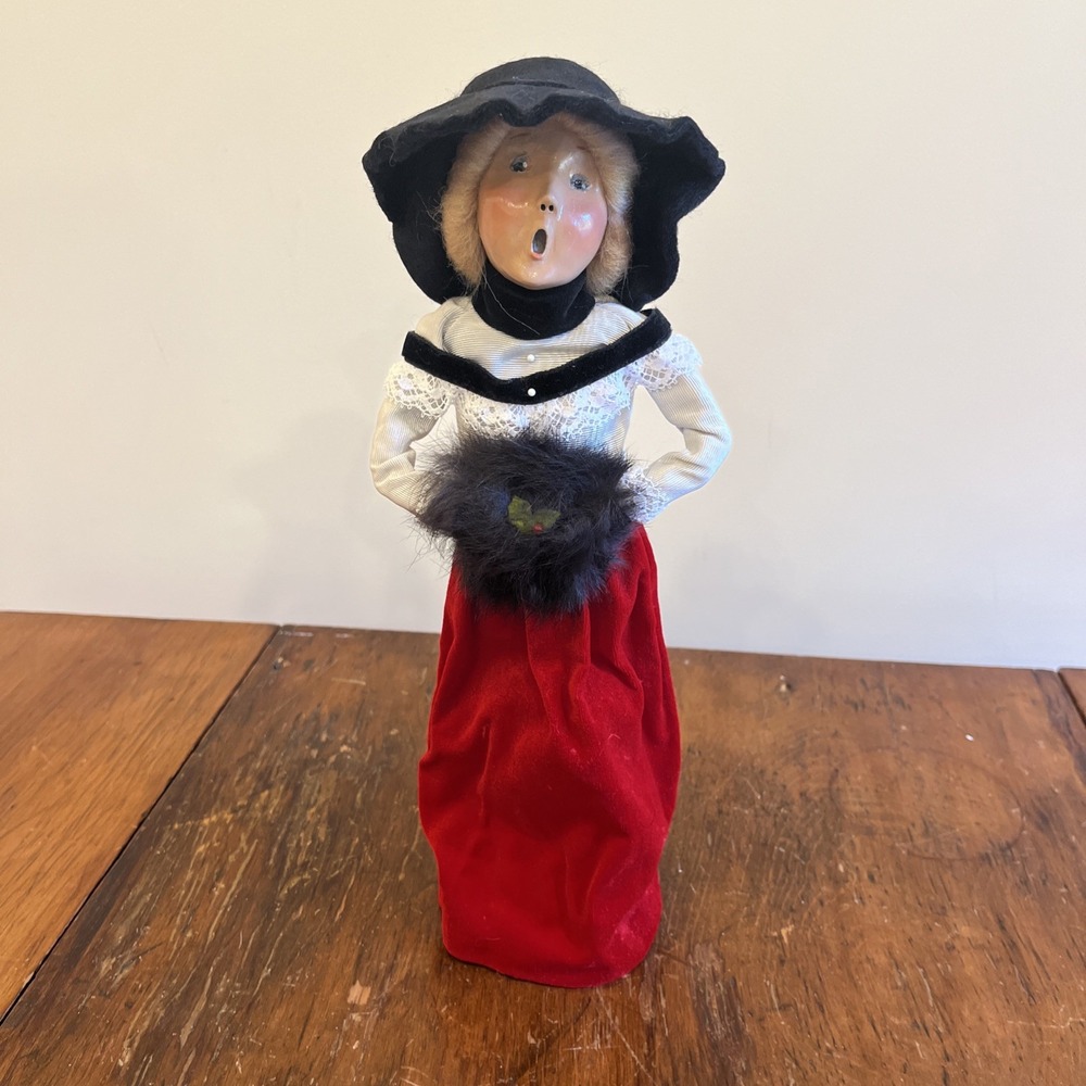 1995 BYERS CHOICE CHRISTMAS CAROLER Blond Hair, Black Hat Muff Red Velvet Outfit